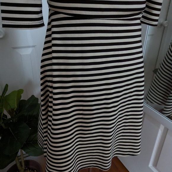 Black and White Striped Pixley Dress - Large - Picture 5 of 6